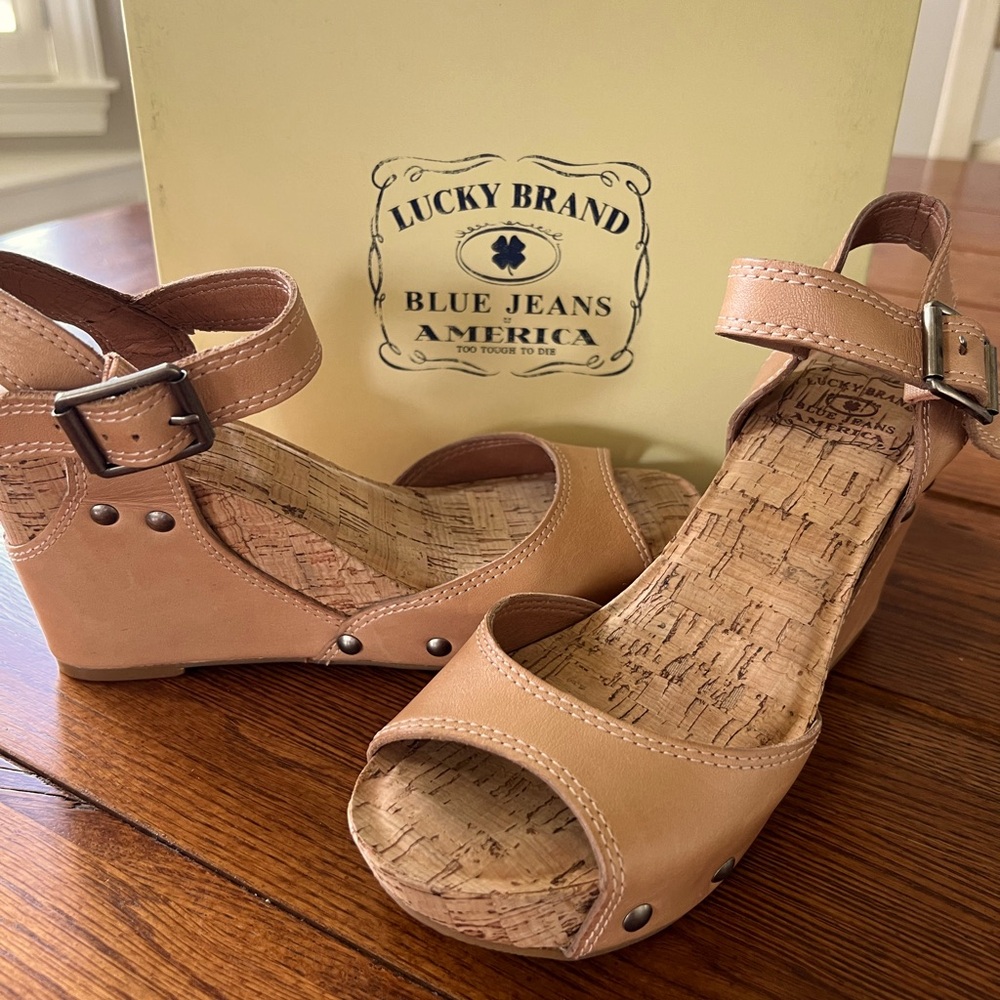 Lucky brand cork wedge sz 6 1/2M. New in box. Light Tan
